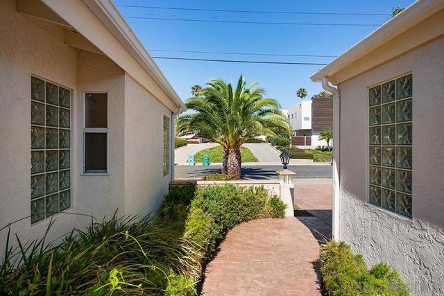 5942 Sagebrush Rd, La Jolla, CA 92037