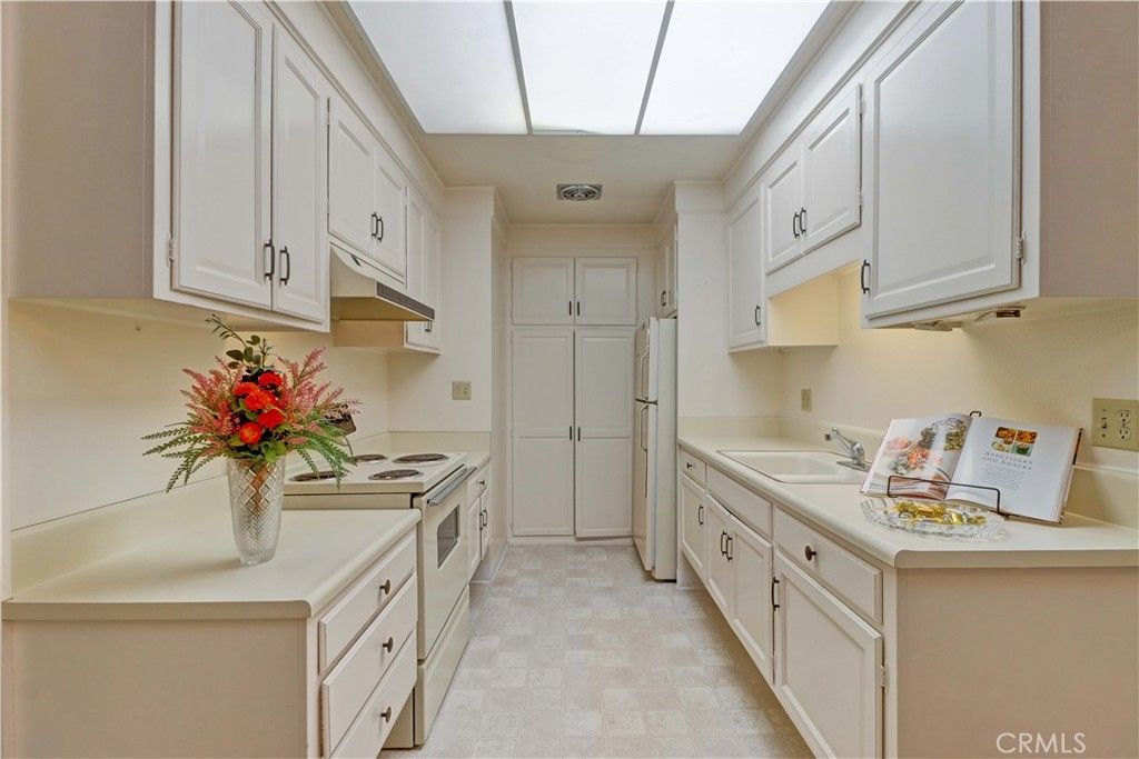 2054 Via Mariposa E, Laguna Woods, CA 92637 — photo 3
