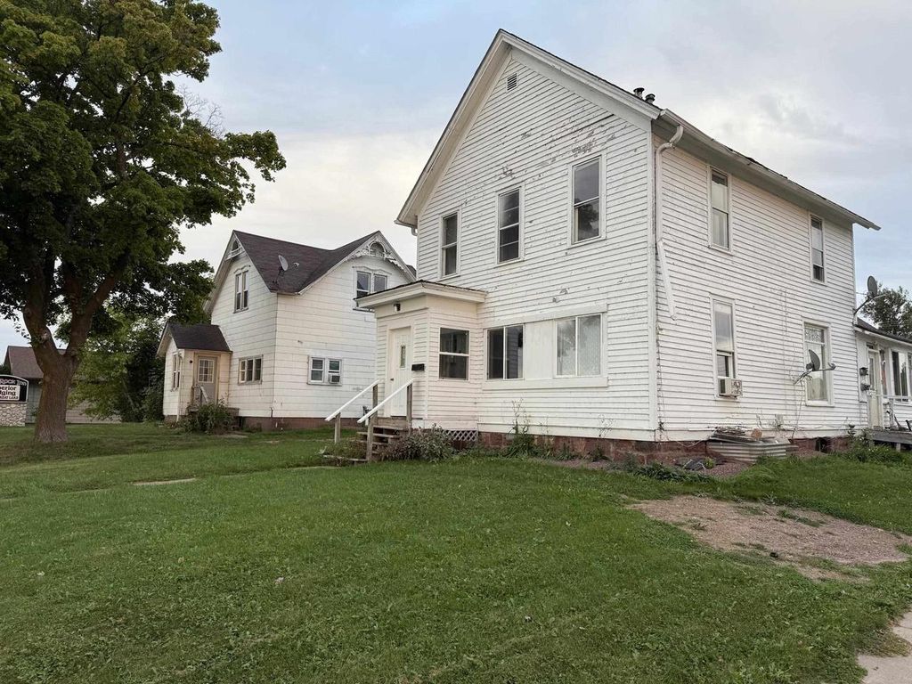 1218 & 1222 Lake Shore Dr W, Ashland, WI 54806