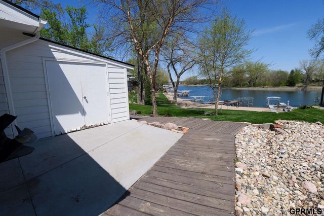 22722 Southshore Drive, Waterloo, NE 68069