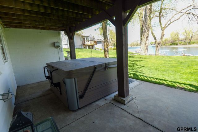 22722 Southshore Drive, Waterloo, NE 68069