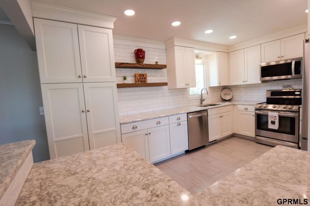 22722 Southshore Drive, Waterloo, NE 68069