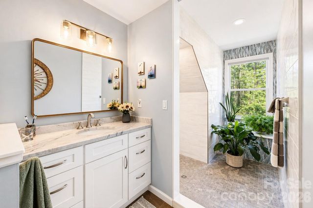 29 Blueberry Lane, Fairview, NC 28730