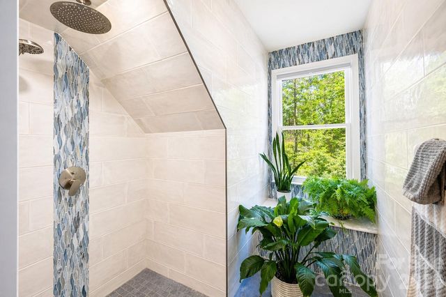 29 Blueberry Lane, Fairview, NC 28730