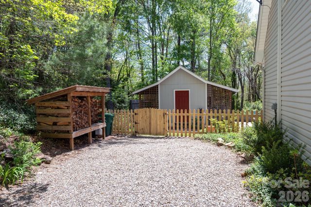 29 Blueberry Lane, Fairview, NC 28730