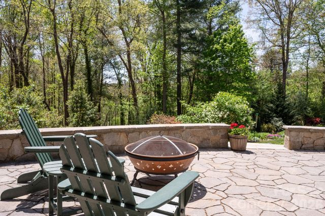 29 Blueberry Lane, Fairview, NC 28730