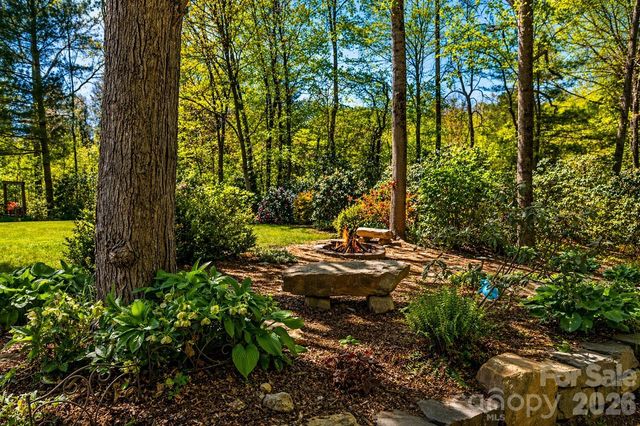 29 Blueberry Lane, Fairview, NC 28730