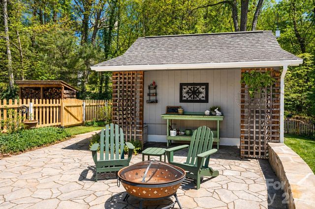 29 Blueberry Lane, Fairview, NC 28730