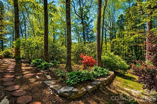 29 Blueberry Lane, Fairview, NC 28730