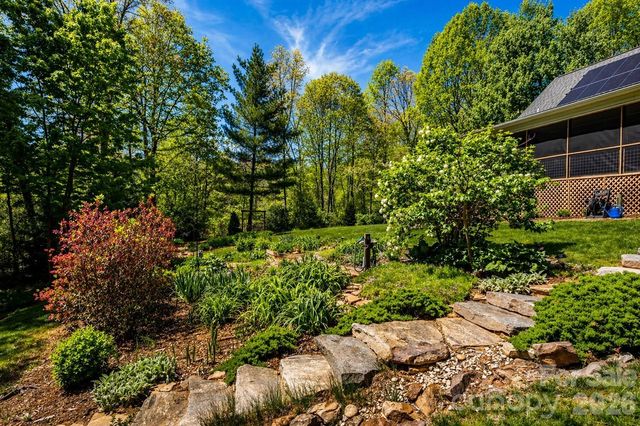 29 Blueberry Lane, Fairview, NC 28730
