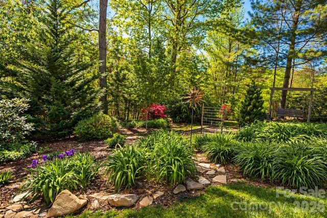 29 Blueberry Lane, Fairview, NC 28730
