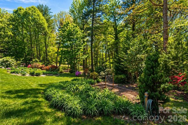 29 Blueberry Lane, Fairview, NC 28730