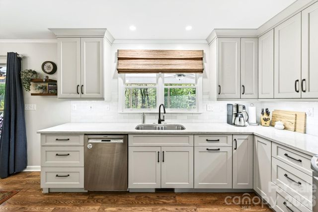 29 Blueberry Lane, Fairview, NC 28730