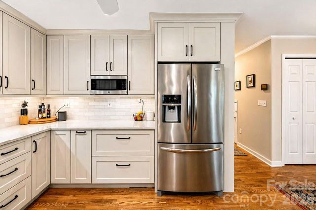 29 Blueberry Lane, Fairview, NC 28730