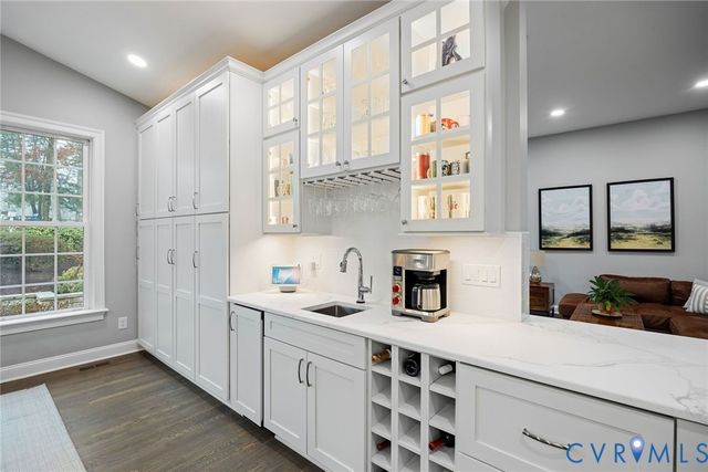 593 Raleigh Manor Rd, Richmond, VA 23229