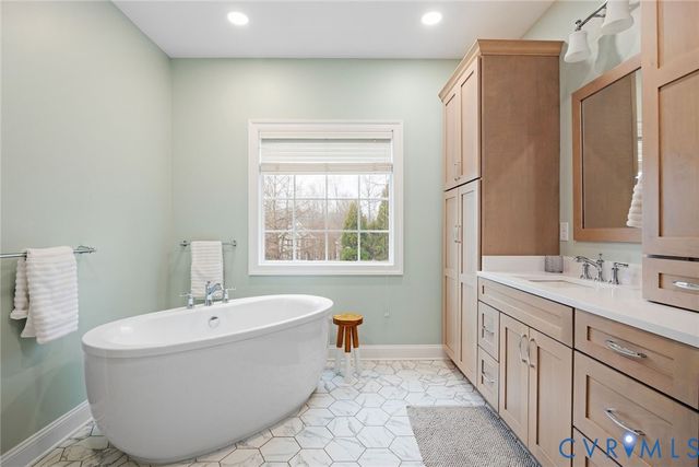 593 Raleigh Manor Rd, Richmond, VA 23229