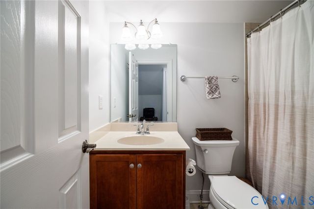 593 Raleigh Manor Rd, Richmond, VA 23229