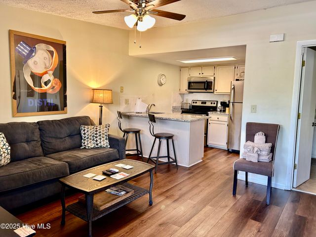 118 Dock Street Apt 8, Wilmington, NC 28401