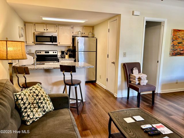 118 Dock Street Apt 8, Wilmington, NC 28401