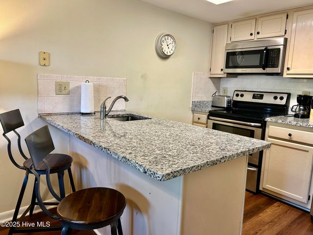 118 Dock Street Apt 8, Wilmington, NC 28401