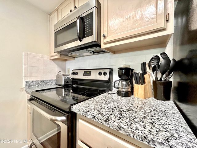 118 Dock Street Apt 8, Wilmington, NC 28401