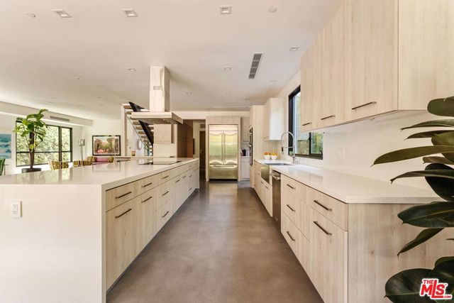 1716 Amherst Avenue, Los Angeles, CA 90025