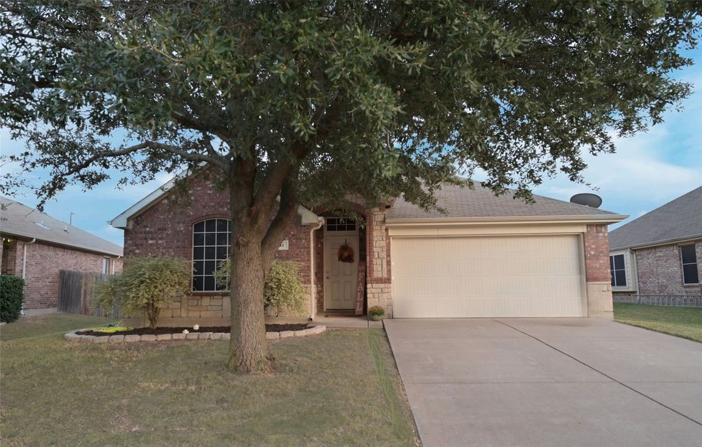 741 W Bend Boulevard, Burleson, TX 76028