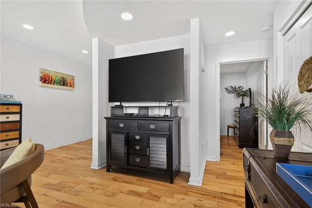 3738 Sandpiper Rd Apt 101B, Virginia Beach, VA 23456