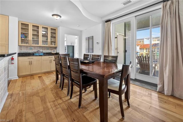 3738 Sandpiper Rd Apt 101B, Virginia Beach, VA 23456