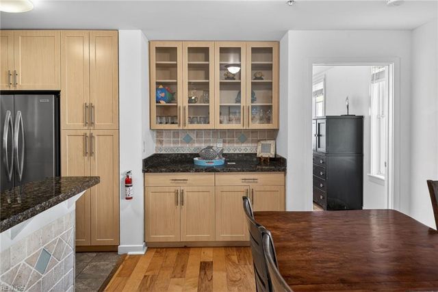 3738 Sandpiper Rd Apt 101B, Virginia Beach, VA 23456