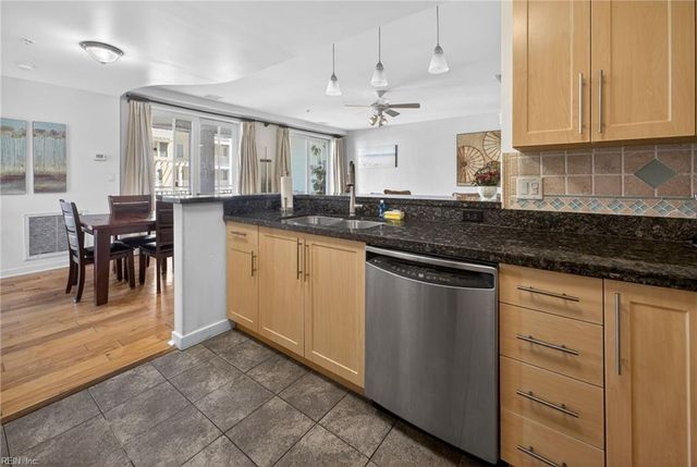 3738 Sandpiper Rd Apt 101B, Virginia Beach, VA 23456