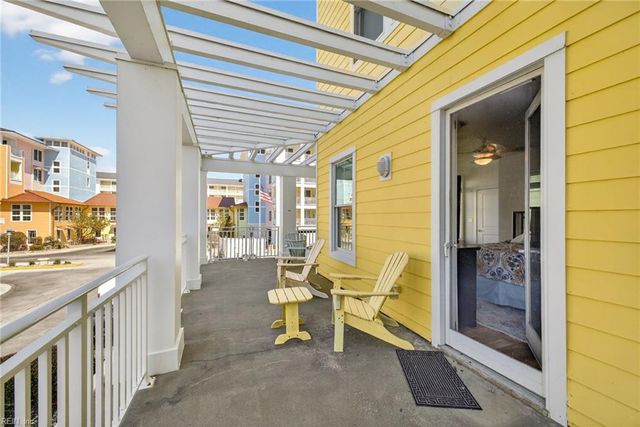 3738 Sandpiper Rd Apt 101B, Virginia Beach, VA 23456