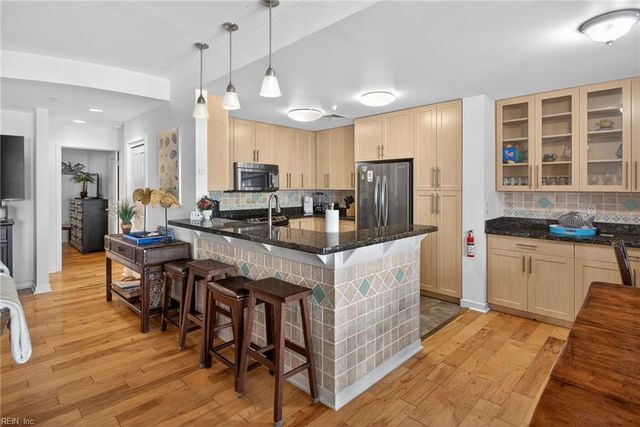 3738 Sandpiper Rd Apt 101B, Virginia Beach, VA 23456