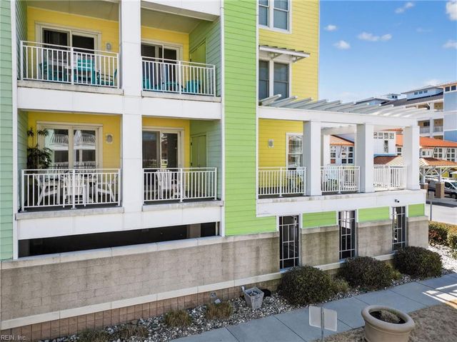 3738 Sandpiper Rd Apt 101B, Virginia Beach, VA 23456