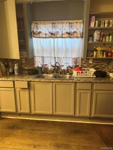 19261 Mitchell Street, Detroit, MI 48234