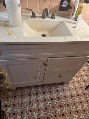 19261 Mitchell Street, Detroit, MI 48234