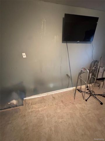 19261 Mitchell Street, Detroit, MI 48234