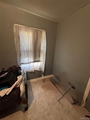 19261 Mitchell Street, Detroit, MI 48234