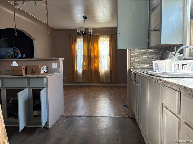 19261 Mitchell Street, Detroit, MI 48234