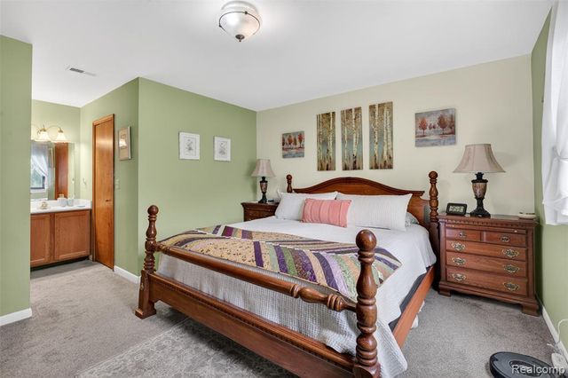 10244 Nancys Boulevard, Grosse Ile, MI 48138