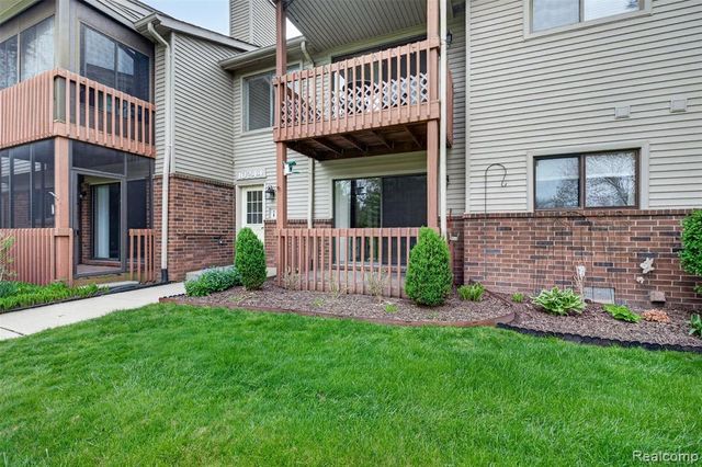 10244 Nancys Boulevard, Grosse Ile, MI 48138