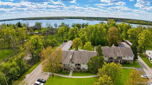 10244 Nancys Boulevard, Grosse Ile, MI 48138