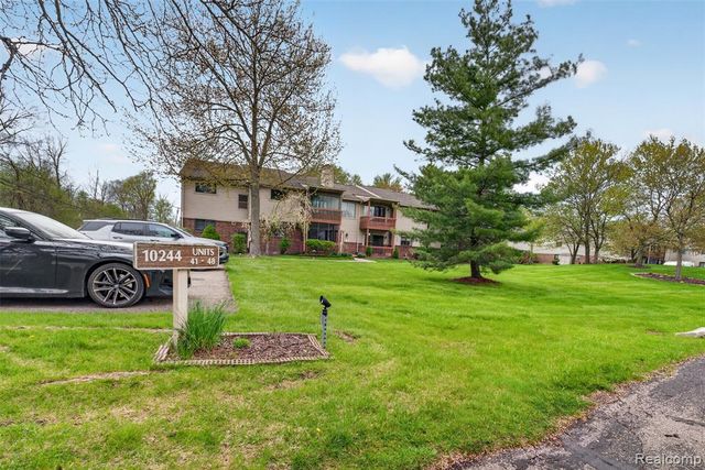 10244 Nancys Boulevard, Grosse Ile, MI 48138