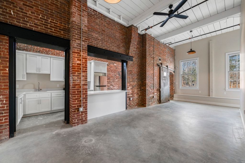 34 Tremaine St 2, Leominster, MA 01453