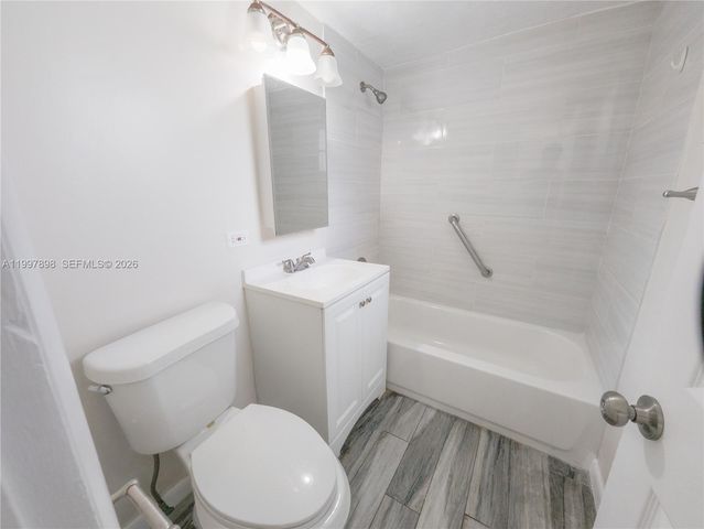 1610 NW N River Dr 204, Miami, FL 33125