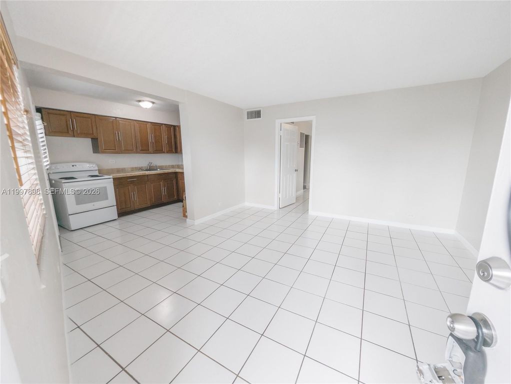 1610 NW N River Dr 204, Miami, FL 33125