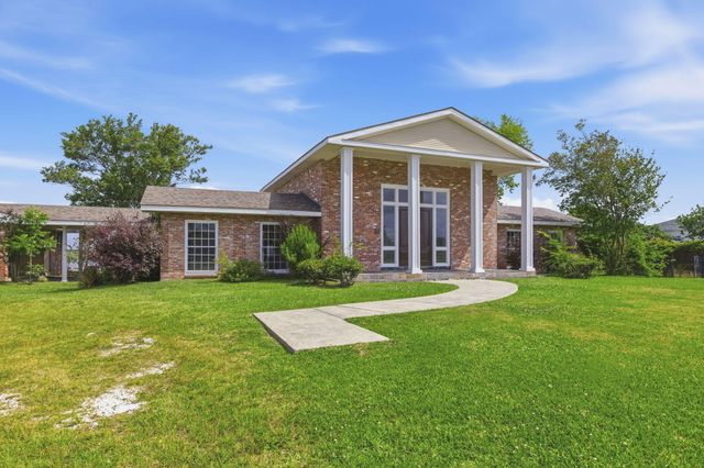 4700 Ponderosa, Lake Charles, LA 70605
