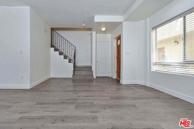 8800 Etiwanda Avenue 7, Northridge (los Angeles), CA 91325