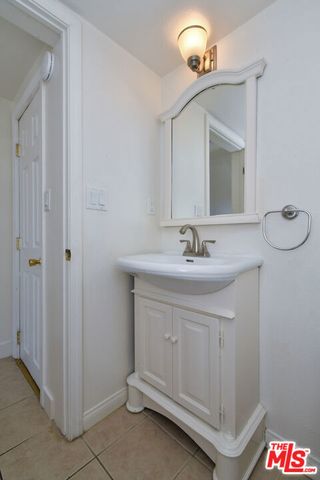 8800 Etiwanda Avenue 7, Northridge (los Angeles), CA 91325