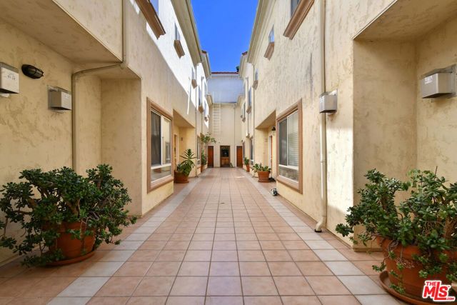 8800 Etiwanda Avenue 7, Northridge (los Angeles), CA 91325